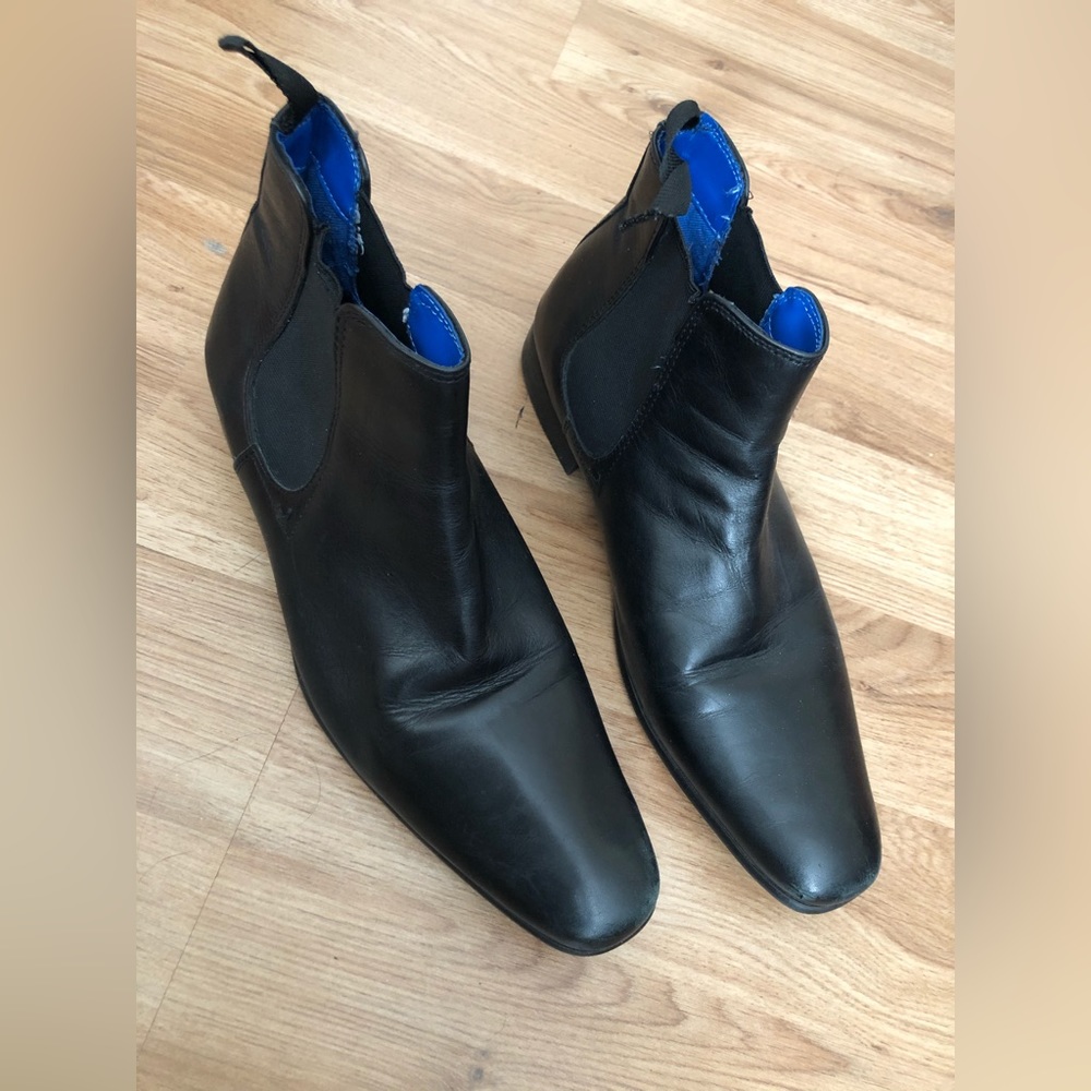 Red Tape Addison Chelsea Boots